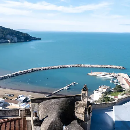 Vico Lungo 9, *