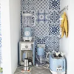 Vico Lungo 9, * بيسْكيتْشّي